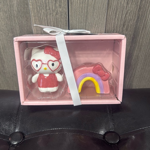 Hello Kitty Other - New Blue Sky Clayworks School Girl Hello Kitty & Rainbow Salt & Pepper Shakers